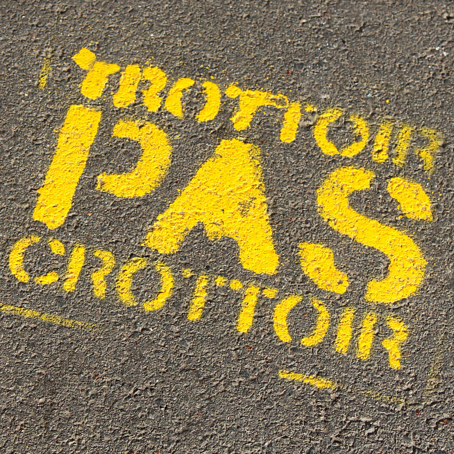 pochoir rue peinture signalisation